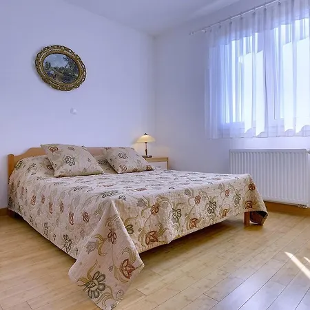 Apartmán Neue Mit Parkplatz, Klima In Einer Ruhigen Lage Von *
