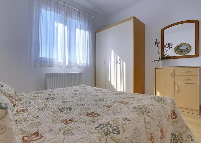 Apartment Neue Mit Parkplatz, Klima In Einer Ruhigen Lage Von *