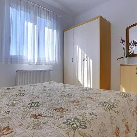 Lejlighed Neue Mit Parkplatz, Klima In Einer Ruhigen Lage Von *