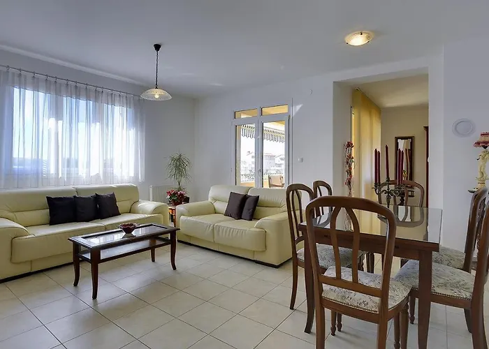 Neue Mit Parkplatz, Klima In Einer Ruhigen Lage Von Lejlighed *