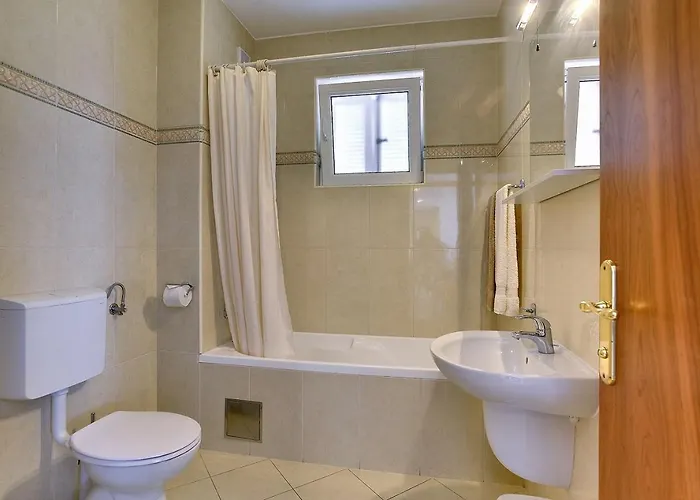 Lejlighed Neue Mit Parkplatz, Klima In Einer Ruhigen Lage Von *