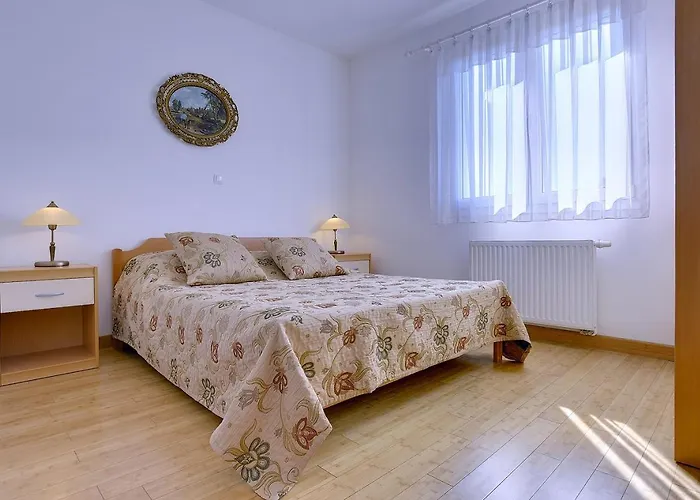 Lejlighed Neue Mit Parkplatz, Klima In Einer Ruhigen Lage Von *