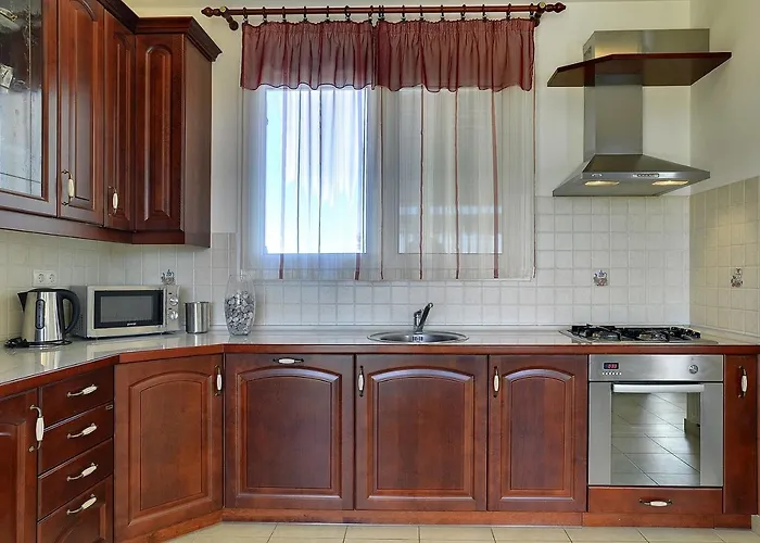 Neue Mit Parkplatz, Klima In Einer Ruhigen Lage Von