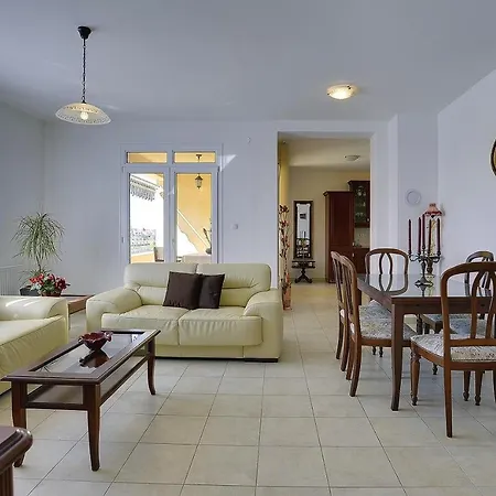 Neue Mit Parkplatz, Klima In Einer Ruhigen Lage Von 아파트 풀라