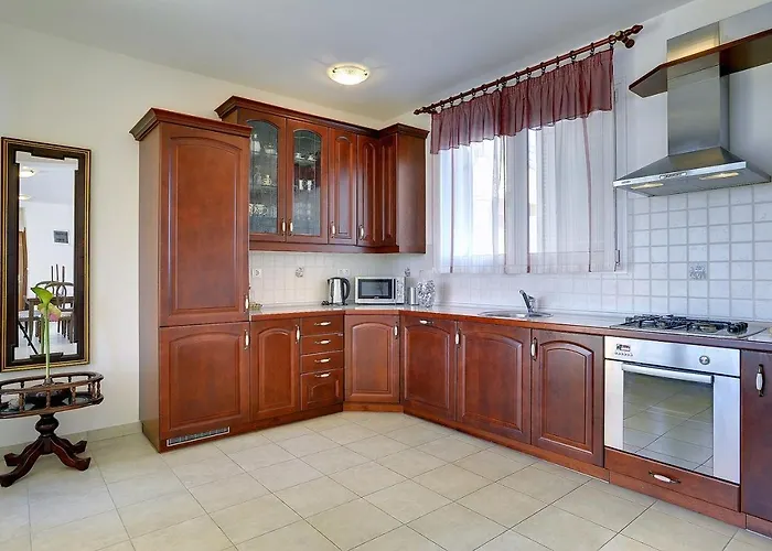 Διαμέρισμα Neue Mit Parkplatz, Klima In Einer Ruhigen Lage Von